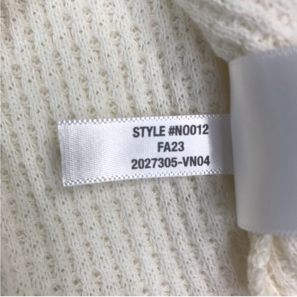 Madewell Brushed Waffle V-Neck Tee - Picture 4 of 6